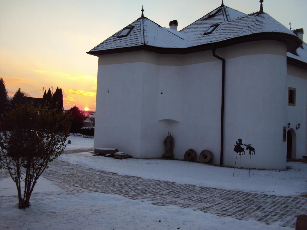 Castle Kastiel Kotesova Apartment Exterior photo