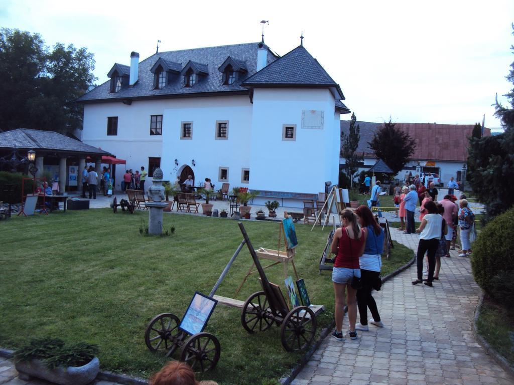 Castle Kastiel Kotesova Apartment Exterior photo