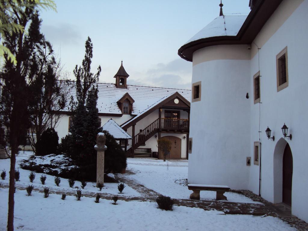 Castle Kastiel Kotesova Apartment Exterior photo