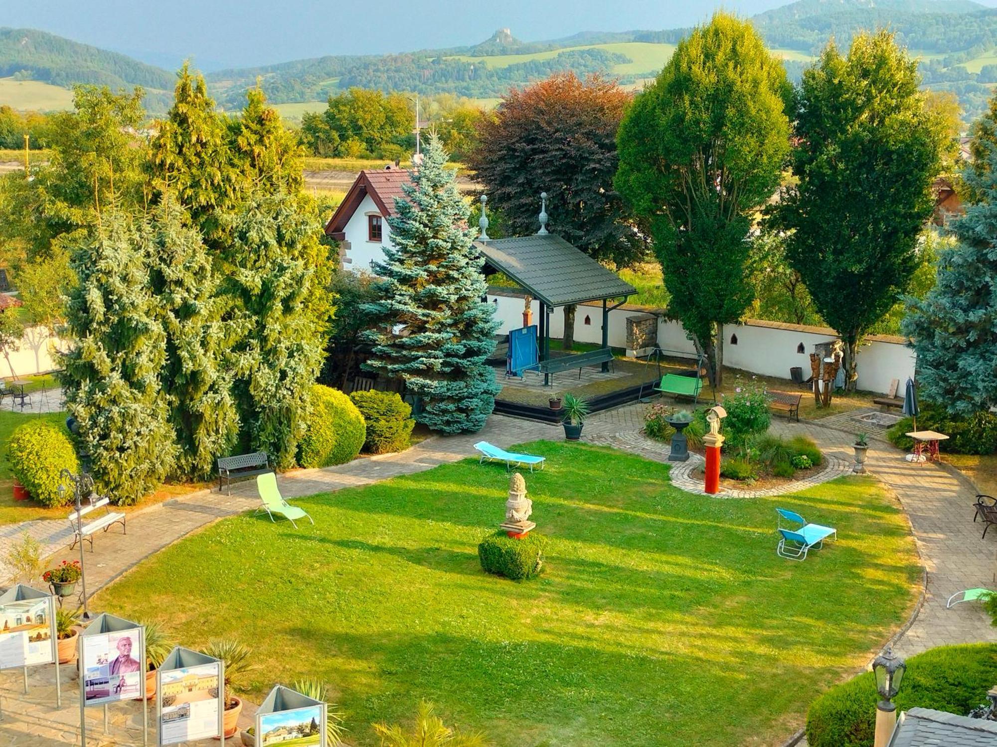 Castle Kastiel Kotesova Apartment Exterior photo