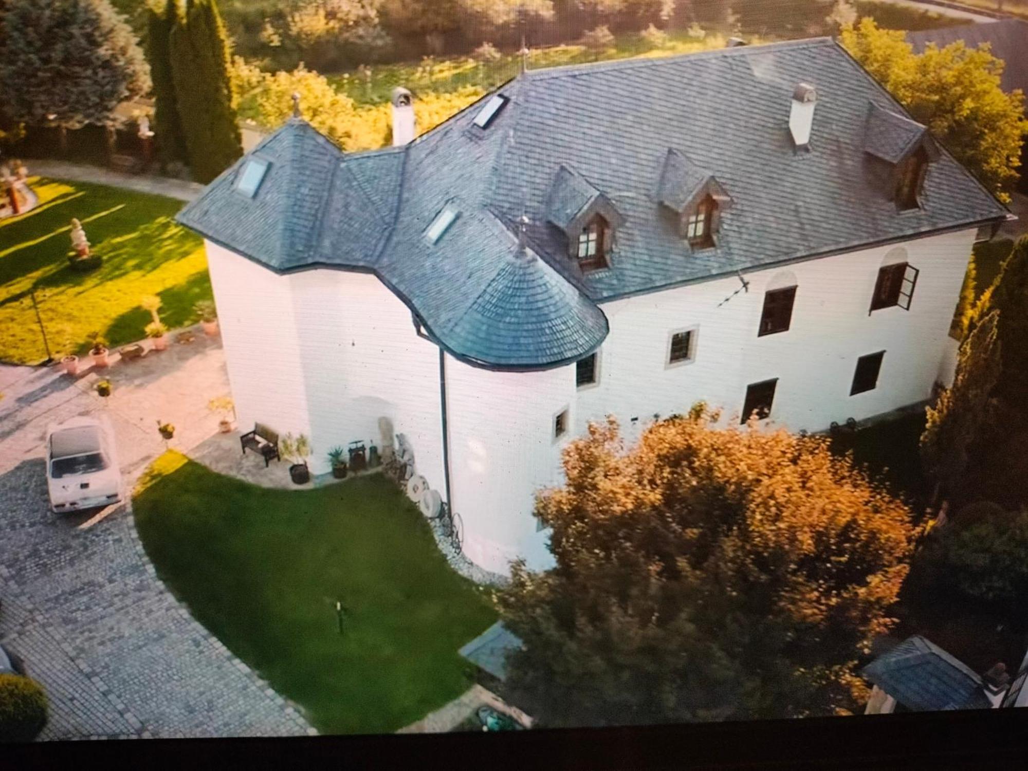 Castle Kastiel Kotesova Apartment Exterior photo