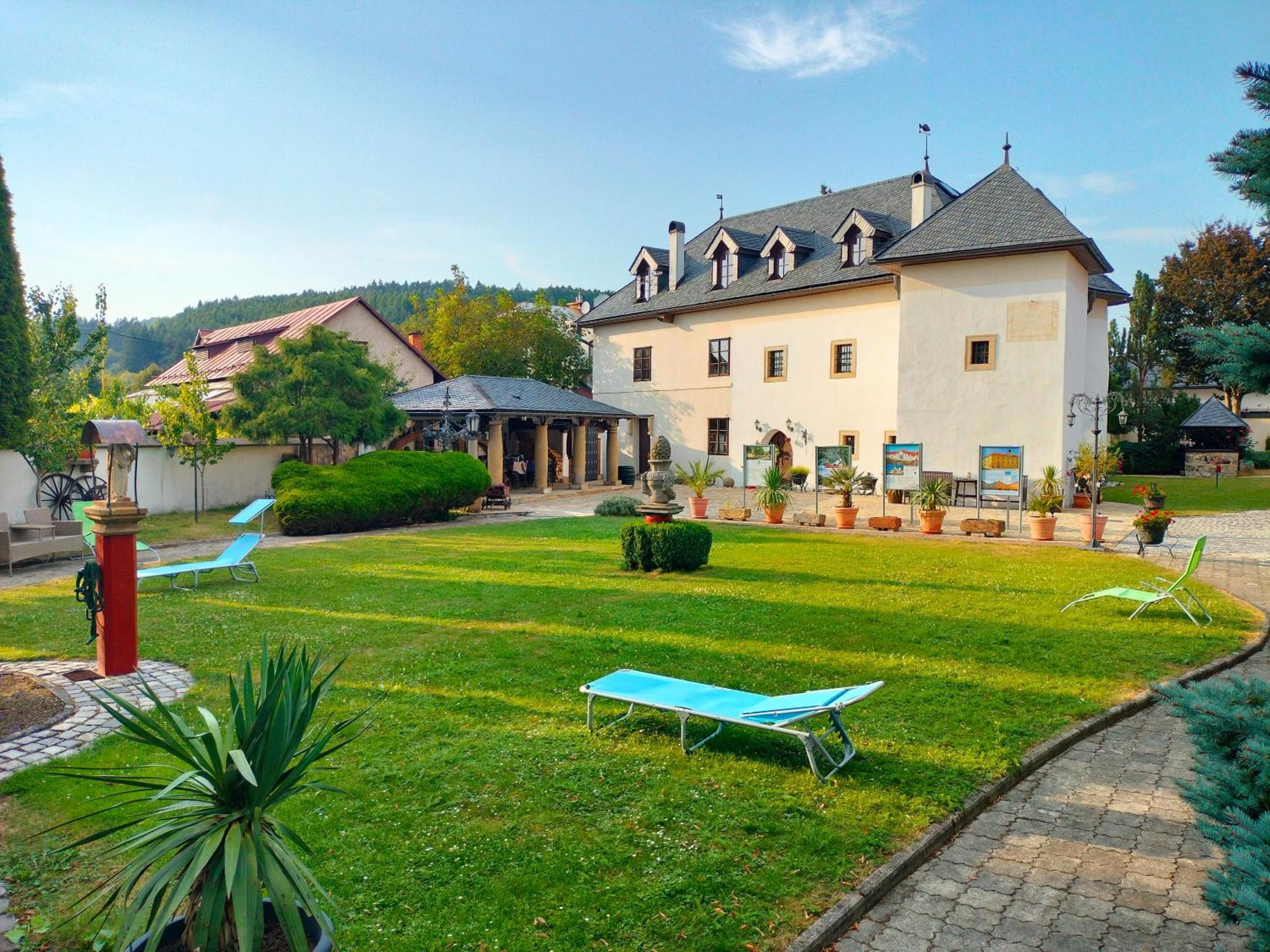 Castle Kastiel Kotesova Apartment Exterior photo