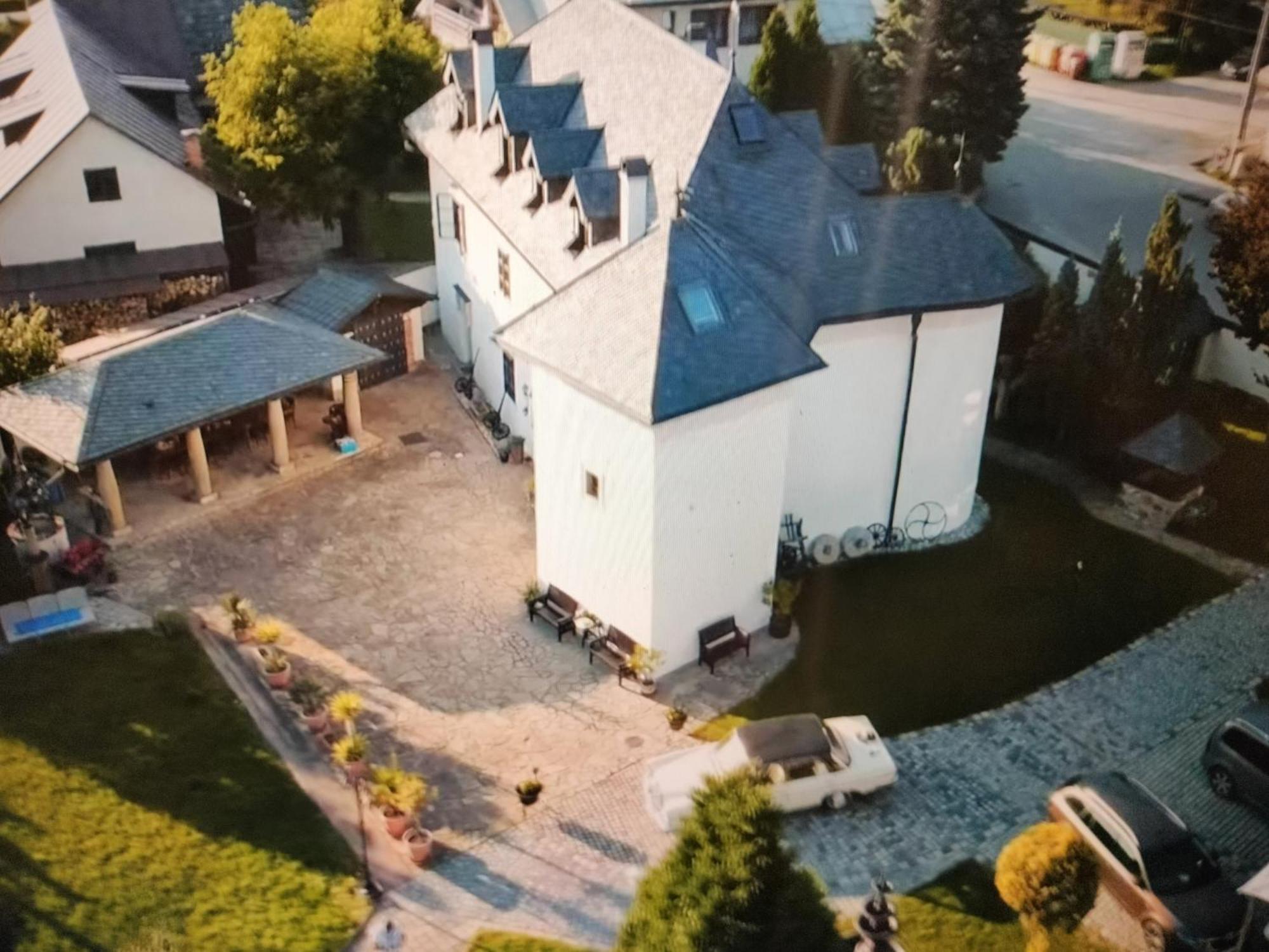 Castle Kastiel Kotesova Apartment Exterior photo