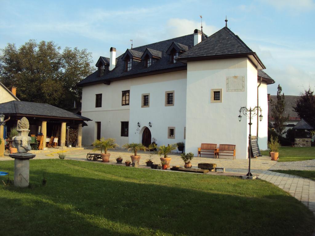 Castle Kastiel Kotesova Apartment Exterior photo