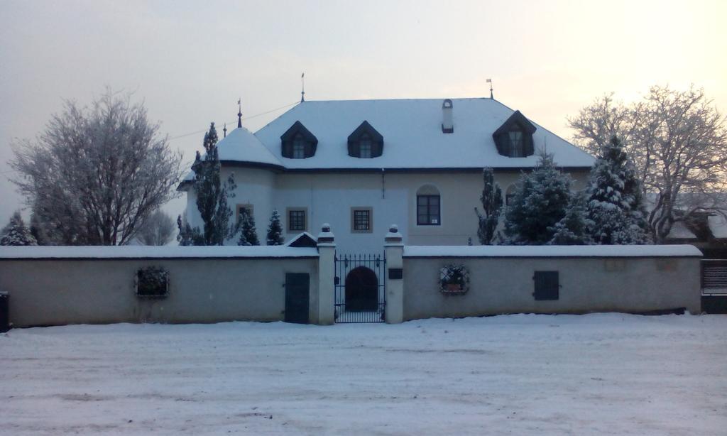 Castle Kastiel Kotesova Apartment Exterior photo