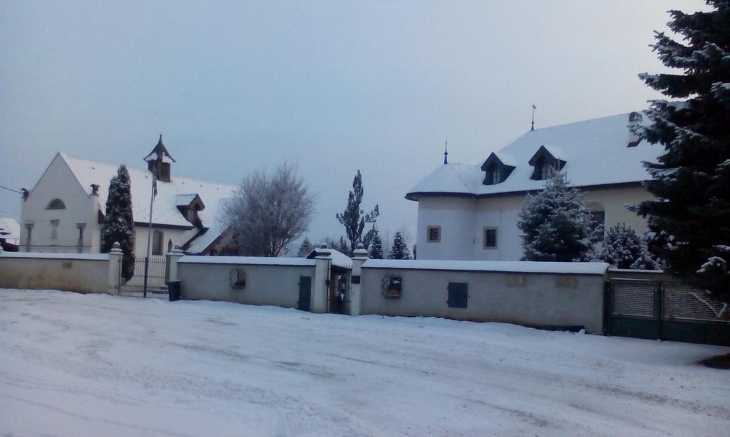 Castle Kastiel Kotesova Apartment Exterior photo