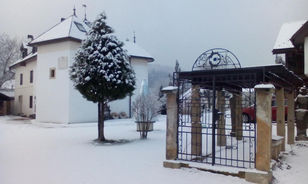 Castle Kastiel Kotesova Apartment Exterior photo